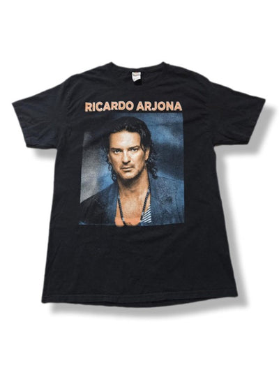 Playera Blanca | Ricardo Arjona | Foto |