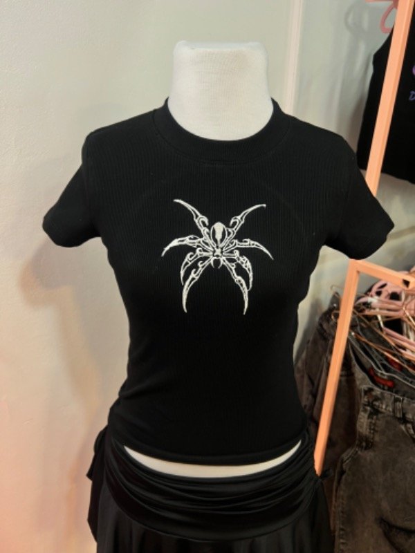 Playera | Negro | Cazzu | La Cazzuaraña | Elegante