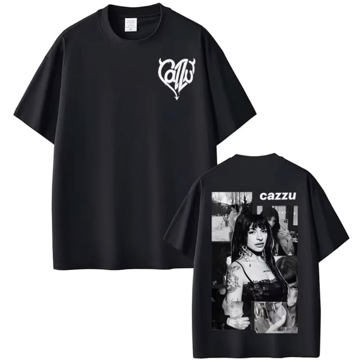 Playera | Negro | Cazzu | posa con un outfit clásico